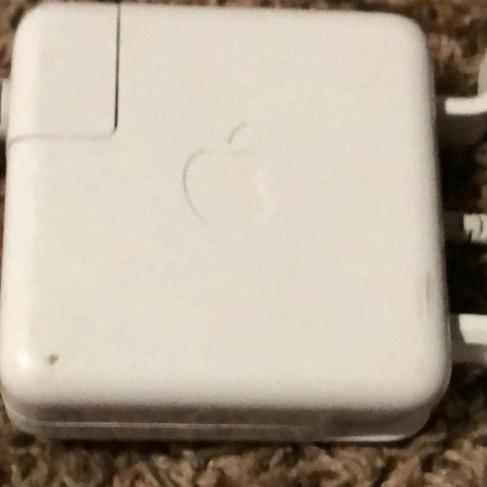 Apple 🍎 MacBook 65W portable power charger